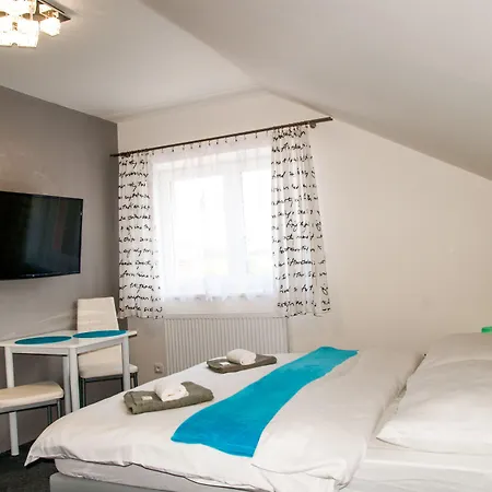 Elendris - U Kostela 3*