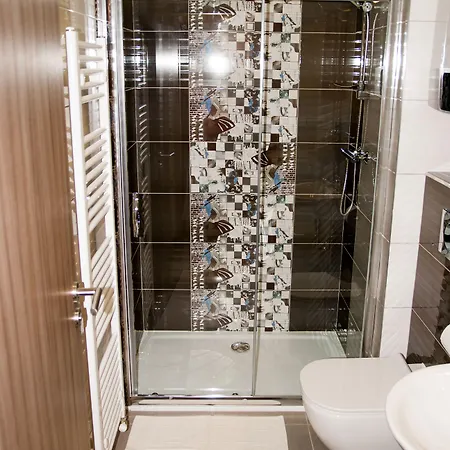 Elendris - U Kostela 3*