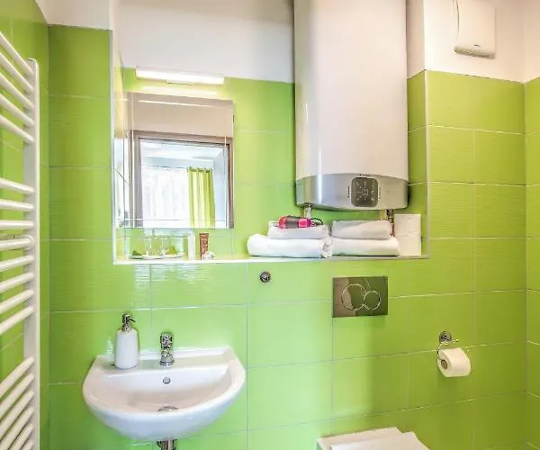 Elendris - U Kostela Bed & Breakfast 3*