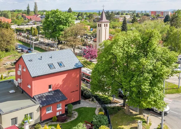 Elendris - U Kostela Bed & Breakfast