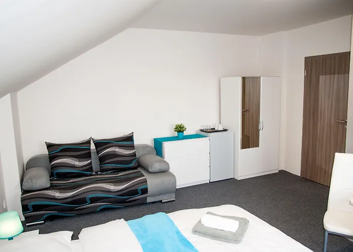 Elendris - U Kostela Bed & Breakfast 3*