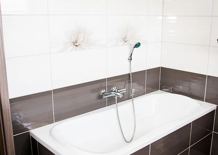 Elendris - U Kostela Bed & Breakfast 3*
