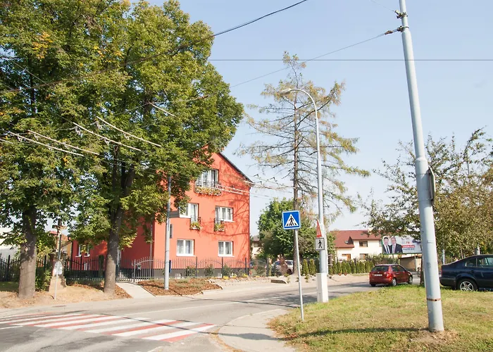 Elendris - U Kostela Bed & Breakfast 3*