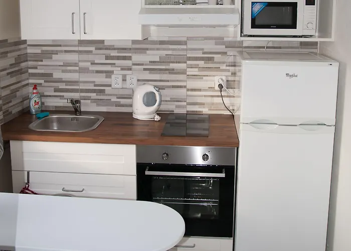 Elendris - U Kostela Bed & Breakfast Brno