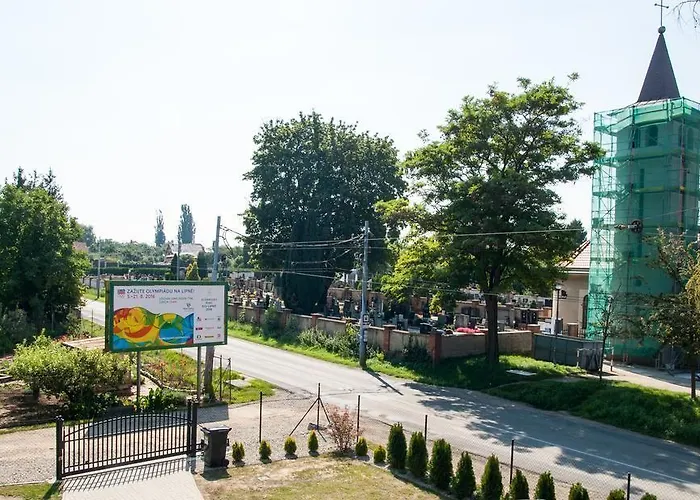 Bed & Breakfast Elendris - U Kostela 3*